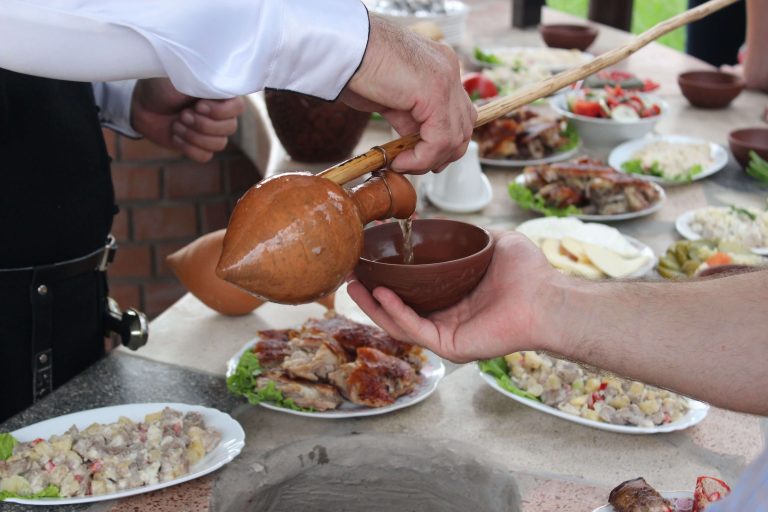 Georgische Tischkultur. Supra und Tamada